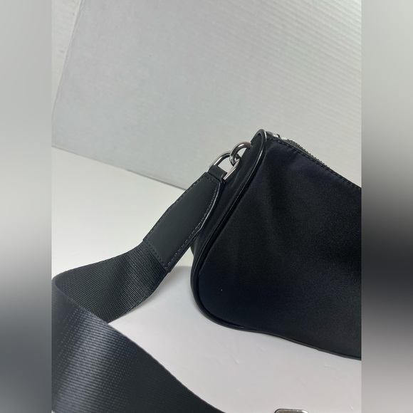 Michael Kors Jet Set Shoulder Bag - Picture 9 of 11